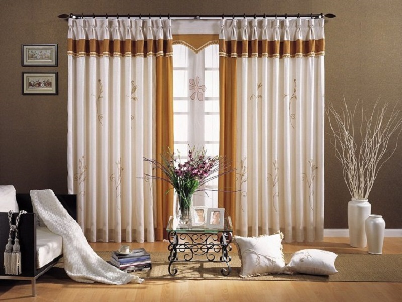 rem cua gia re quan 7 3